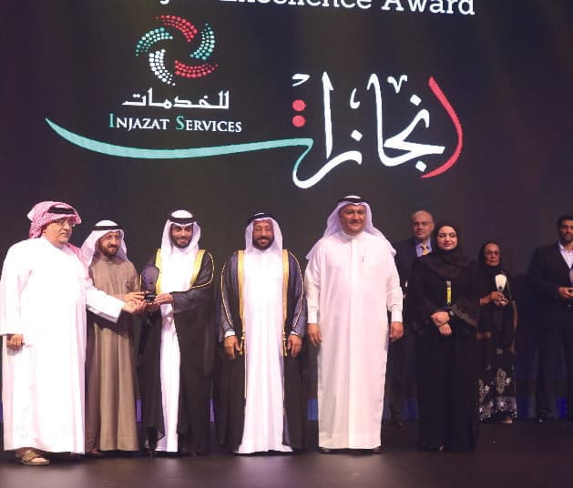 فريق إنجازات للخدمات على المسرح في حفل جائزة الشارقة للتميز EFQM 2019